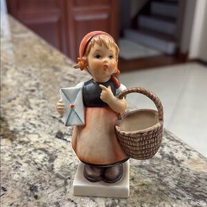 VTG M.I. Goebel Hummel Meditation 13/270 Figurine Basket and Letter